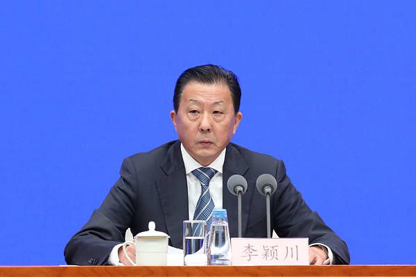 台湾佬自偷自拍情侣在线